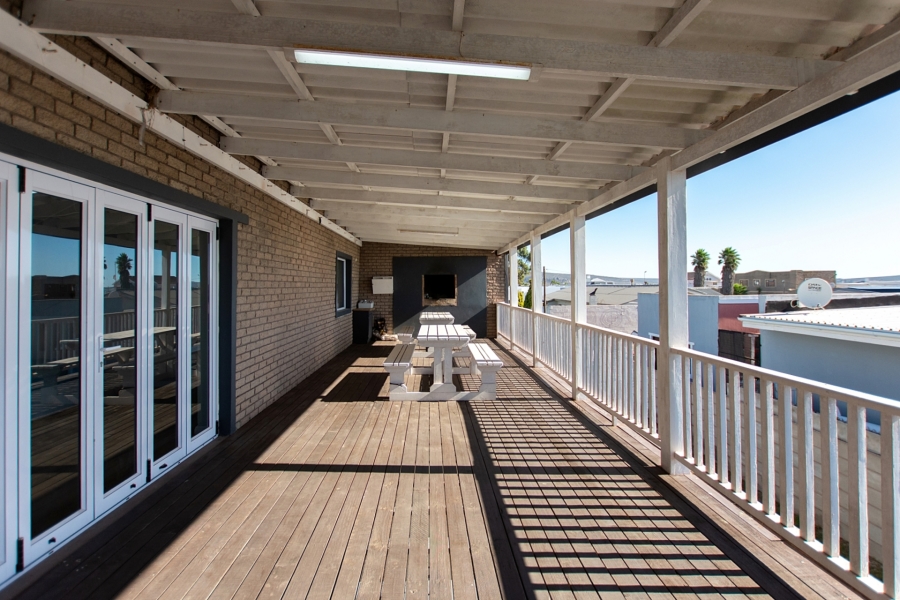 4 Bedroom Property for Sale in Middedorp Western Cape